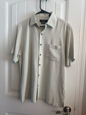 Nat Nast Light Sage Short-Sleeve Button-Down Shirt Medium 100% silk